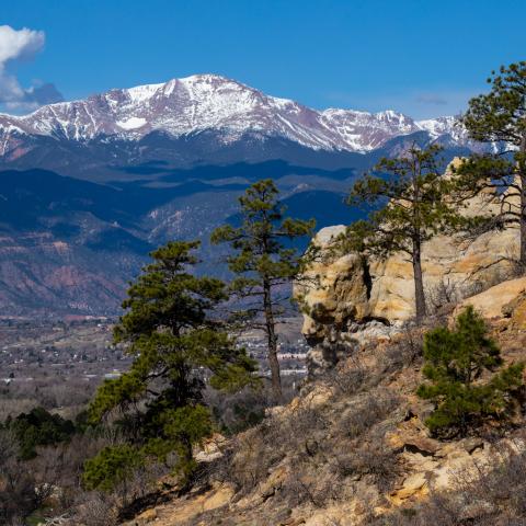 photo of the mountain pikes peak and some rocky bluffs